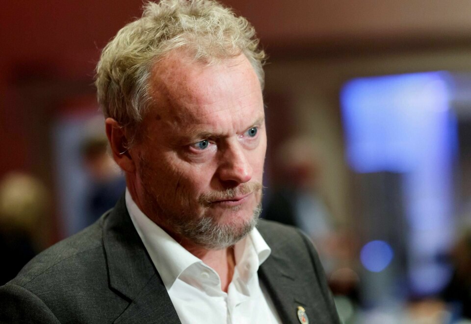 Byrådsleder i Oslo, Raymond Johansen, vil la skolebyråd Inga Marte Thorkildsen fortsette i stillingen mens han håndterer varselet mot henne.