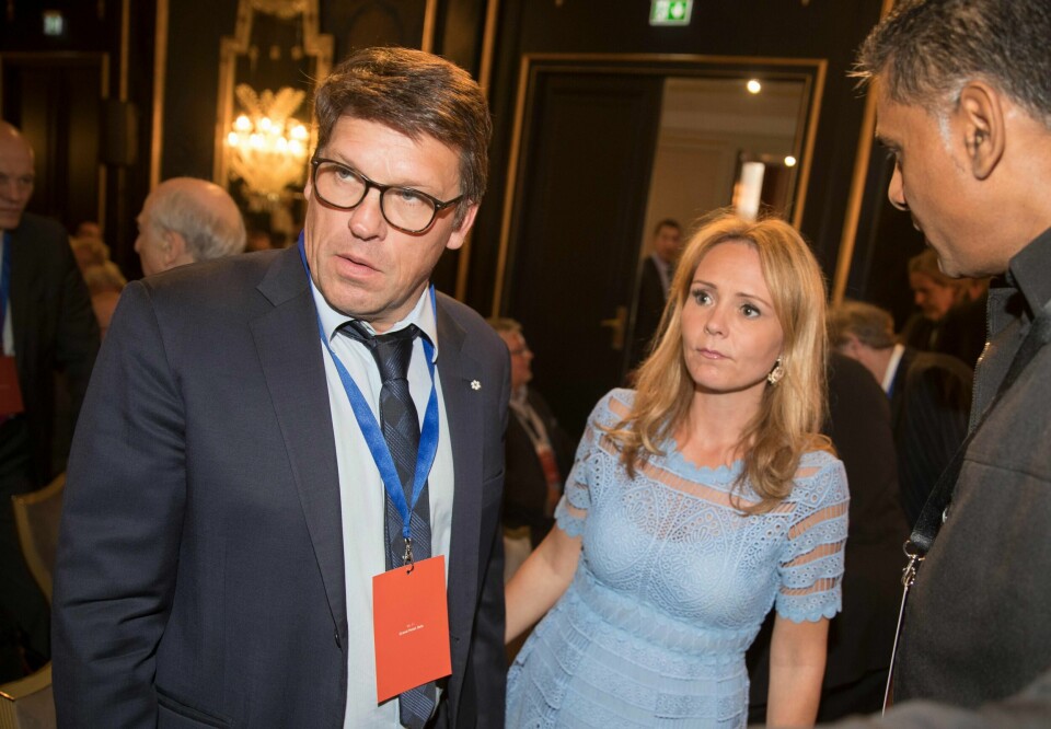 Linda Hofstad Helleland sammen med Johann Olav Koss (t.v.) som har startet organisasjonen FairSport.