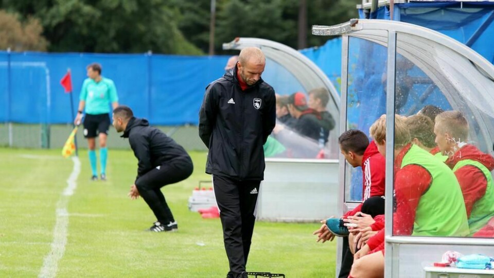 Roger Nilsen er ferdig som trener i VIdar og klubben er stadig nærmere nedrykk til 3. divisjon.