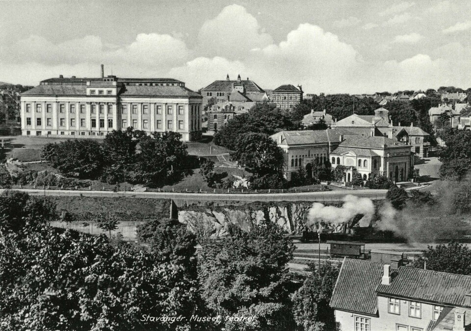 Vi – folket – har eierskap til byen vår. Vi har retten, vi folket, til å stille krav til utbyggerne. De har plikt til å lytte til folket, skriver forfatter Tore Renberg. Foto: Stavanger Byarkiv