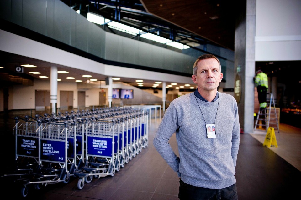 Avinor mener det bør gjøres et bompengefritak for ni av deres tjenestebiler. Bilene må nemlig passere den nye bommen ved flyplassen på Sola flere ganger daglig for å kunne drifte lufthavnen. På bildet er fungerende lufhavnsdirektør Morten Wathnes ved Stavanger lufthavn Sola.