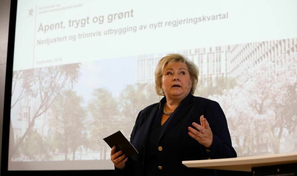 Statsminister Erna Solberg legger fram planene for det nye regjeringskvartalet på 22. juli-senteret i Oslo.