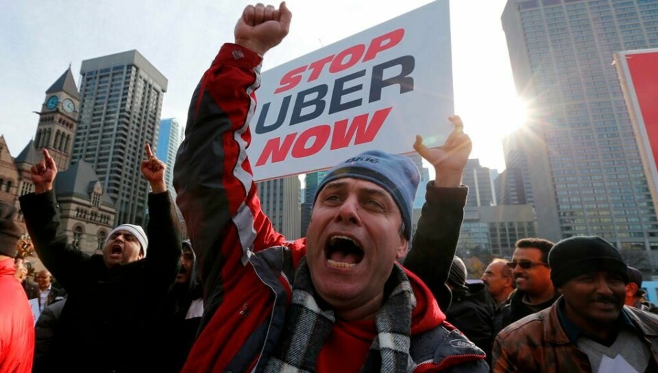 Rundt i hele verden har Uber møtt tildels store protester og demonstrasjoner. Her protesterer taxisjåfører i Toronto i Canada. FOTO: CHRIS HELGREN/REUTERS/NTB SCANPIX