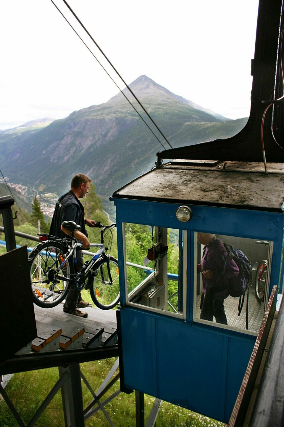 Ta med sykkelen på Krossobanen, og tråkk deg innover i høstfargene på Hardangervidda! FOTO: CHRISTINE BAGLO Ta med sykkelen på Krossobanen, og tråkk deg innover i høstfargene på Hardangervidda! FOTO: CHRISTINE BAGLO