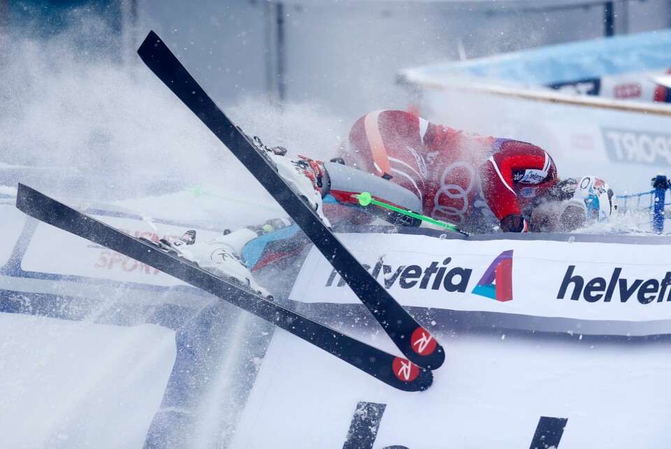 Henrik Kristoffersen har landet i målområdet og fyker nesten helt opp til publikum i Wengen. FOTO: PETER KLAUNZER/NTB SCANPIX Henrik Kristoffersen har landet i målområdet og fyker nesten helt opp til publikum i Wengen. FOTO: PETER KLAUNZER/NTB SCANPIX