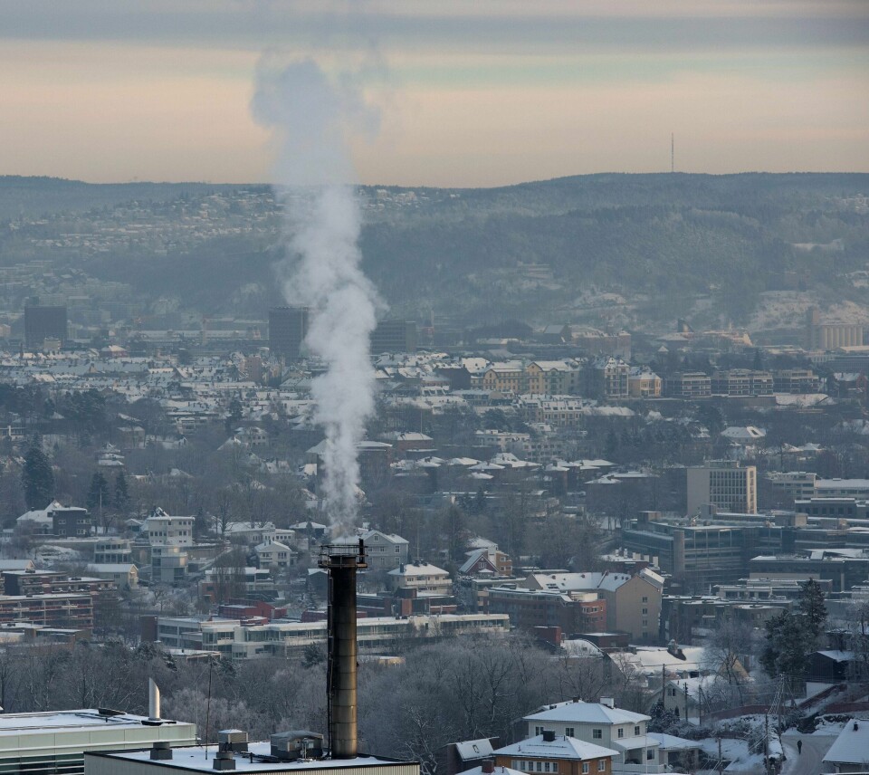 farlig: Også i dag og i morgen er det varslet «høy» luftforurensning i Oslo. Barn med astma og bronkitt og voksne med alvorlige hjertekar- eller luftveislidelser, anmodes om å «redusere aktivitet utendørs», av Oslo kommune. FOTO: MIMSY MØLLER