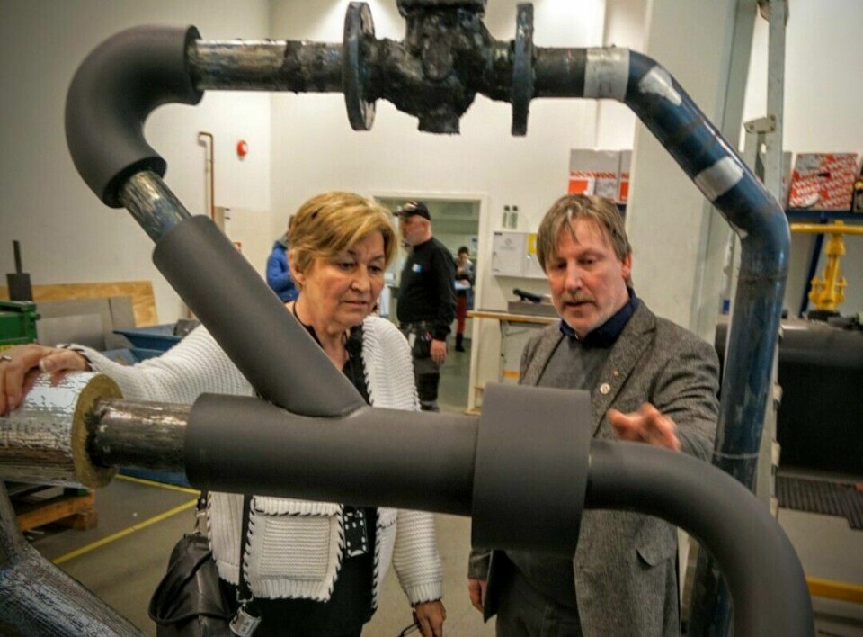LO-sjef Gerd Kristiansen og klubbleder Roger Berg-Hansen i Bilfinger under dagens bedriftsbesøk. Foto: Roy Storvik