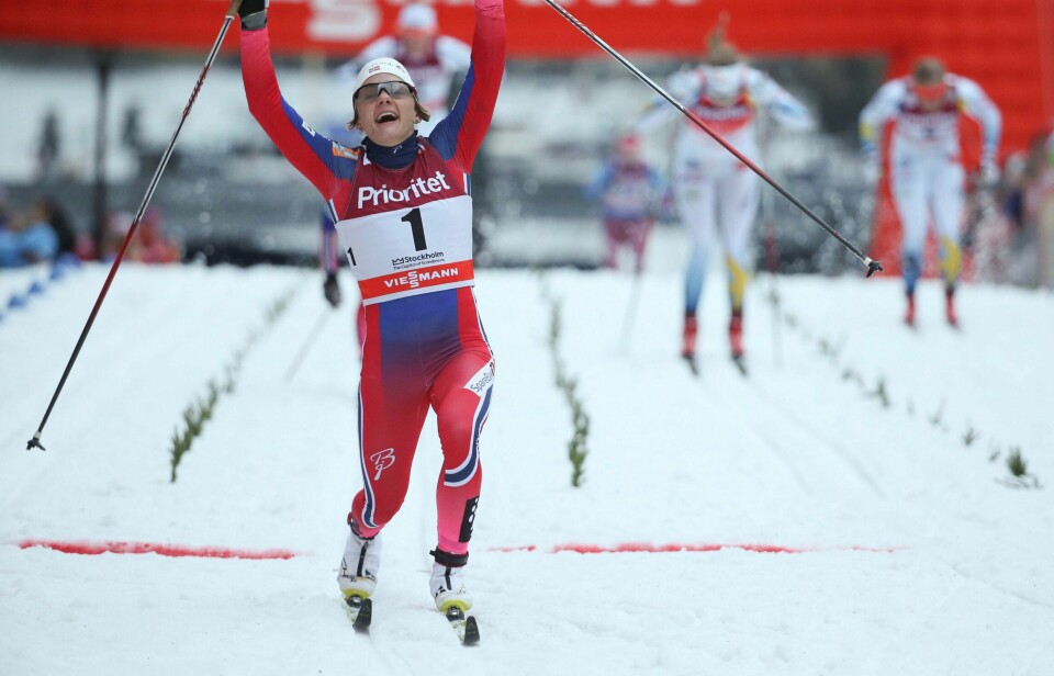 i tet: Da Maiken Caspersen Falla sprintet inn til seier i går, overtok hun også ledelsen i sprintcupen. FOTO: SÖREN ANDERSSON/TT/NTB SCANPIX
