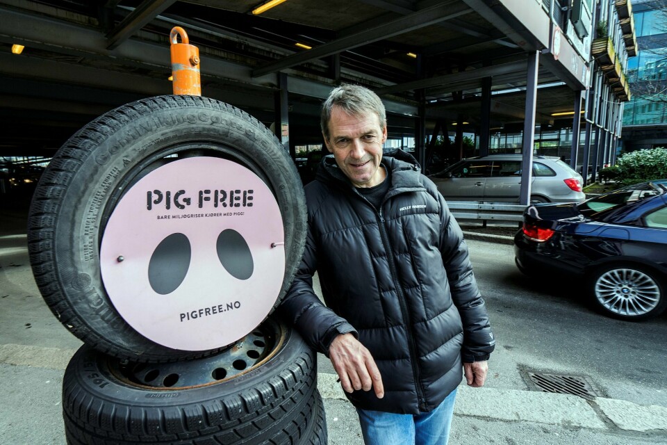 Kåre Reiten er skeptisk til å innføre en piggdekkavgift. Han mener piggfrikampanjen til kommunen allerede har fått opp andelen som kjører piggfritt betydelig. – Jeg håper vi slipper å pålegge folk enda flere avgifter, sier Kåre Reiten til RA. Foto: Roy Storvik