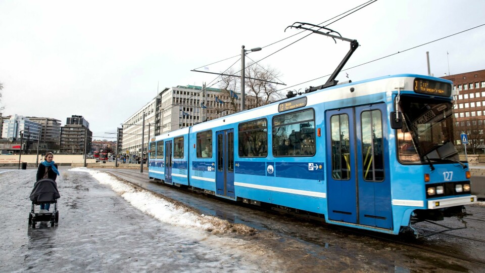 Kvinne med barnevogn på Rådhusplasesn i Oslo. ILLUSTRASJONSFOTO: Lise Åserud/NTB scanpix