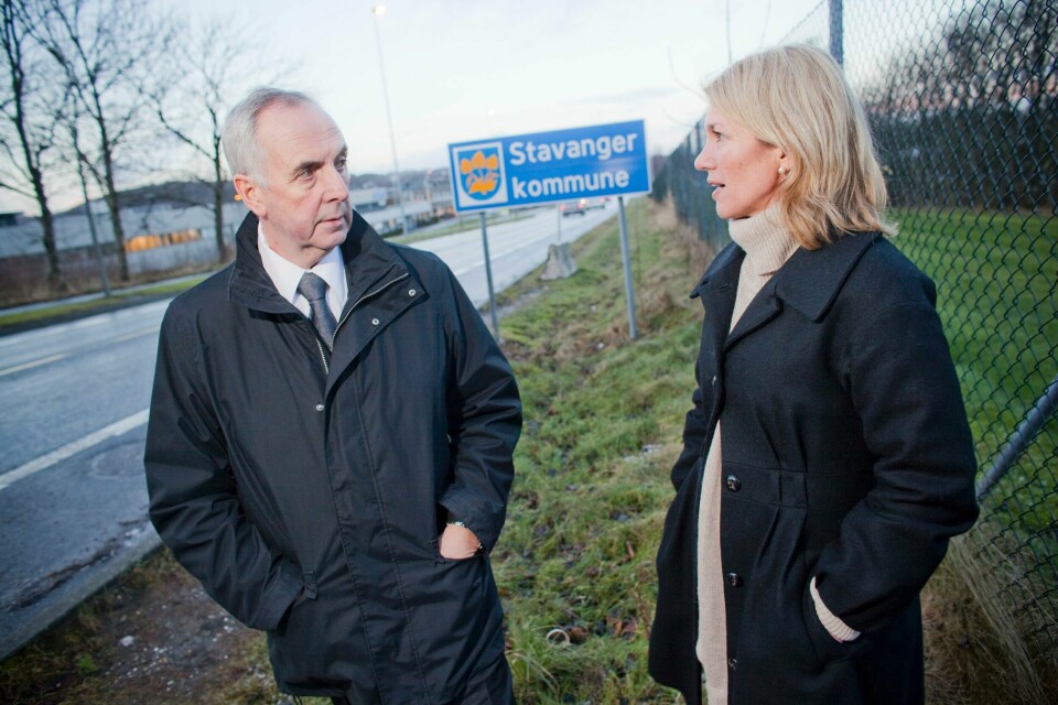 Stanley Wirak og Christine Sagen Helgø sier henholdsvis nei og ja til kommunesammenslåing. Foto: Erik Holsvik