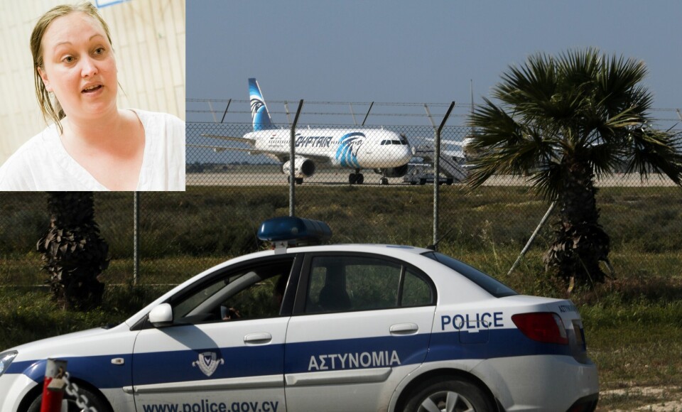 – De fleste flyene er kansellerte, og mange er redde for å fly, meg inkludert. Det er væpnet politi overalt, sier Paulsen, som har deltatt i frivillig flykningarbeid og nå er på vei hjem. – De fleste flyene er kansellerte, og mange er redde for å fly, meg inkludert. Det er væpnet politi overalt, sier Paulsen, som har deltatt i frivillig flykningarbeid og nå er på vei hjem.
