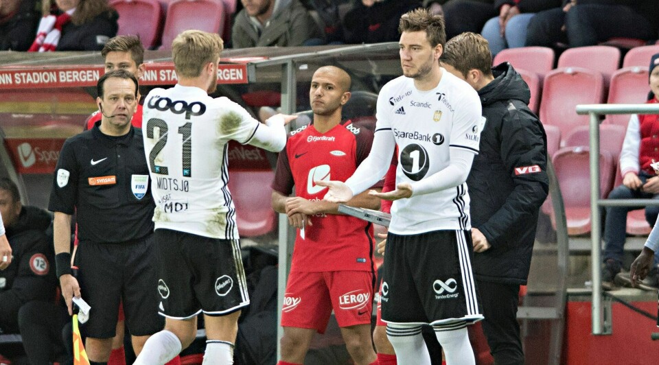 STJERNE: Eliteseriens største navn er Nicklas Bendtner (t.h.), i hvert fall før ligaen starter. Her fra denne ukas mesterfinale. FOTO: MARIT HOMMEDAL/NTB SCANPIX