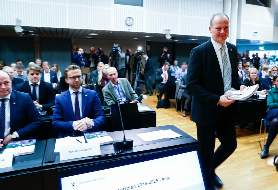 Samferdselsminister Ketil Solvik-Olsen (Frp) la onsdag fram Nasjonal transportplan, etter uker og måneder med lekkasjer fra det 1000 milliarder kroner store dokumentet. Foto: Terje Pedersen / NTB scanpix