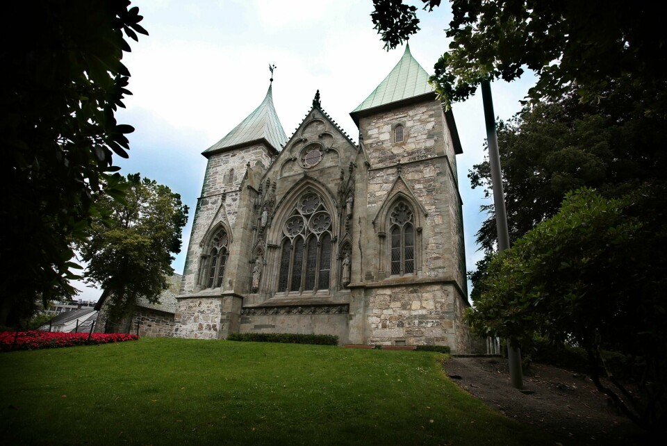 Domkirkens restaureringsarbeid frem mot 900-årsjubileet vil koste Stavanger kommune minst 200 millioner kroner. Nå går stavangerpolitikere inn for at staten skal ta regningen for middelalderkirkene. Foto: Frode Olsen