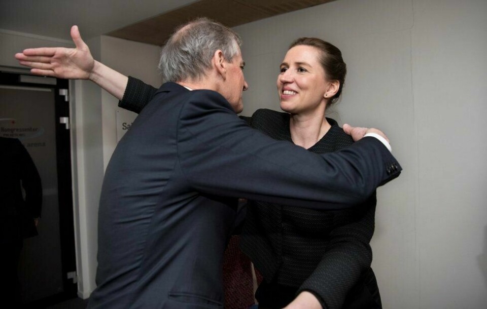 Partileder Socialdemokratiet i Danmark, Mette Frederiksen mener en streng innvandringspolitikk er nødvendig for å få samfunnet til å henge sammen. Hun har tiltro til at Jonas Gahr Støre vil finne en linje i innvandringspolitikken som er riktig for Norge.