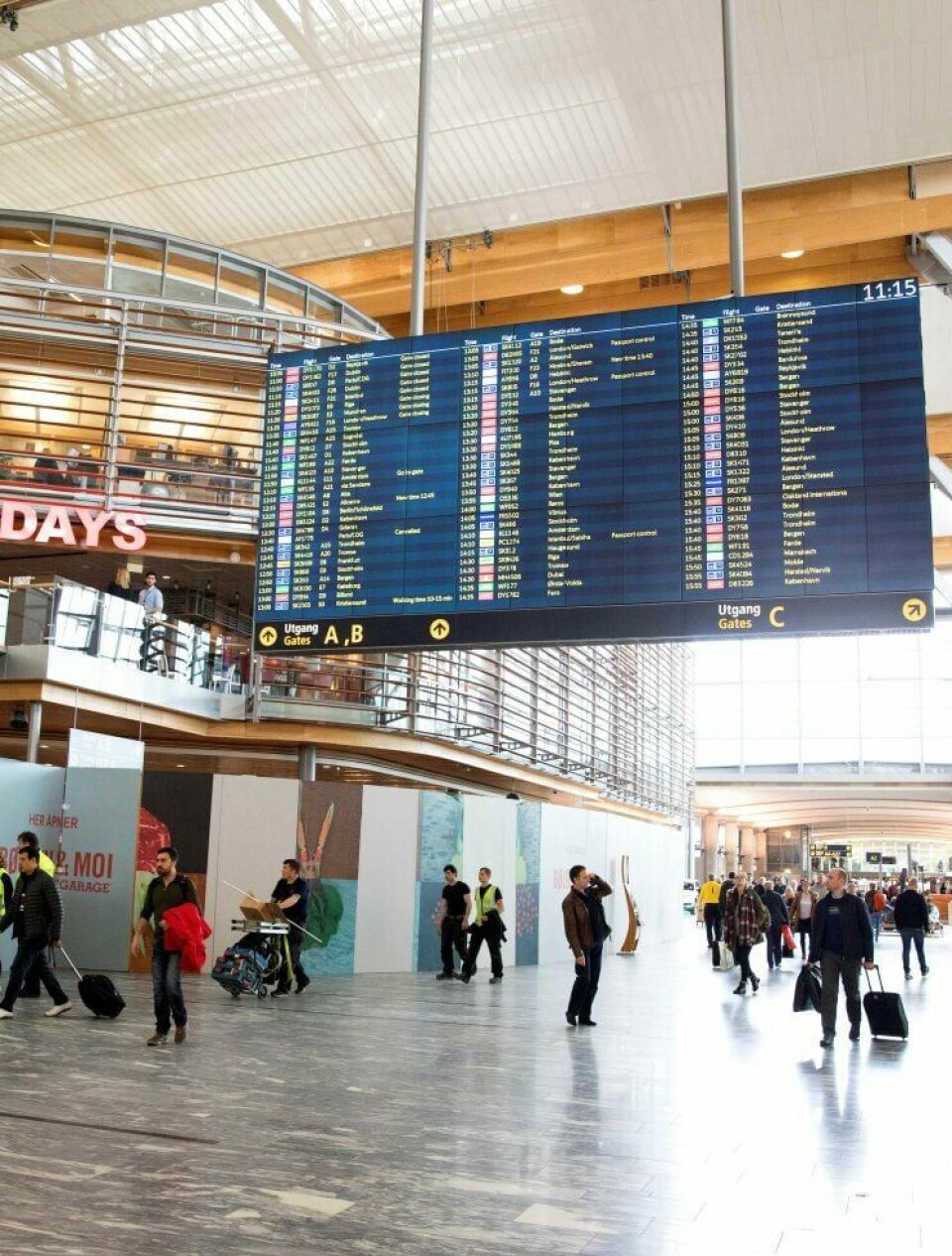 27. april er det offisiell åpning av nye Oslo Lufthavn, etter prøvedrift av den nye avgangshallen siden desember i fjor. Slik Avinor vurderer framtiden for luftfarten, vil det være nødvendig med nye milliardinvesteringer i årene framover. Andre mener dette er galimatias.