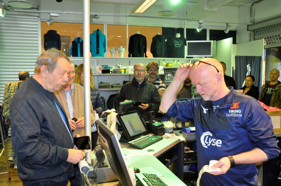 Einar Grøttem i Vikingbutikken melder om svakt forhåndssalg av billetter til 16. mai-kampen mot Aalesund. Her fra en tidligere anledning. Foto: Torbjørn Svendsen