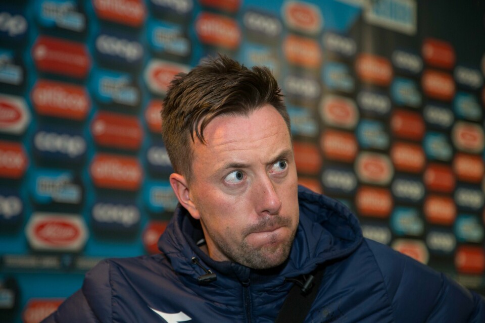 Ian Burchnall er fullstendig innforstått med at det nå blir en kamp for å overleve for Viking. Nå maner han spillerne til å omfavne underdog-posisjonen. FOTO: CHRISTIAN BLOM/NTB scanpix