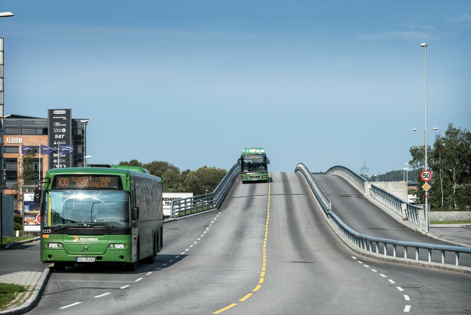 Veier skal utvides for å skape bedre framkommelighet, både for kollektivtrafikken og bilistene. Bilistene må også delta i spleiselaget, og vil få betydelige kostnader gjennom bompenger, særlig i rushtrafikken. Foto: Roy Storvik
