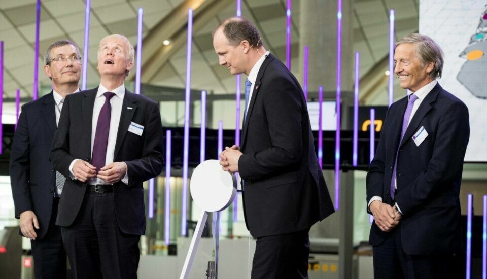 Så sent som i april feiret Avinor med samferdselsministeren som en gjestene, en ny pir ved Gardermoen. Nå får Avinor fortsette planleggingen av en tredje rullebane der med politikernes velsignelse. Fra venstre ser vi lufthavndirektør Øyvind Hasaas, konsernsjef i Avinor Dag Falk-Petersen, statsråd Ketil Solvik-Olsen (Frp) og styreleder i Avinor Ola Mørkved Rinnan. FOTO: HEIKO JUNGE/NTB SCANPIX