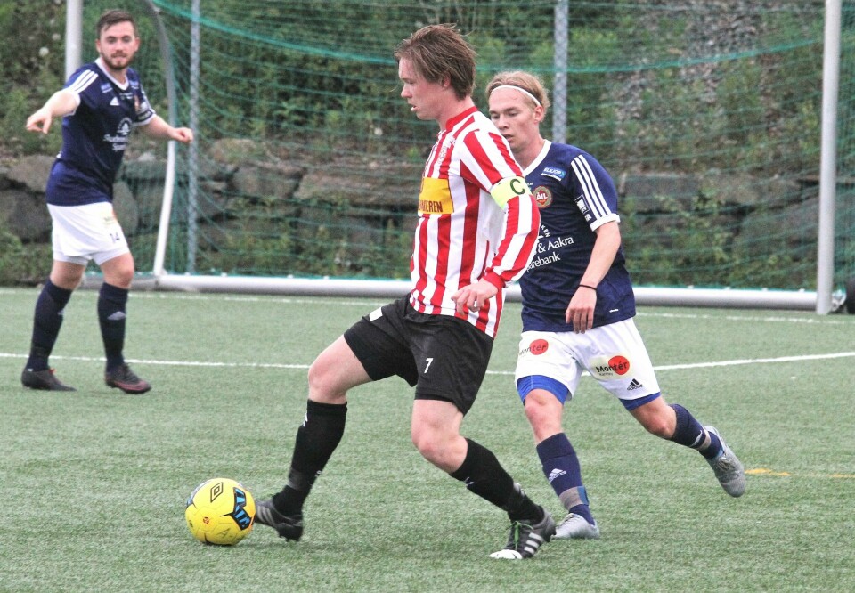 Vardeneset-kaptein Mikal Hebnes Olsen har scoret åtte ganger denne sesongen. – Det er både godt og viktig å ha en slik spiller i laget. Mikal er en god spiller og meget viktig for oss, sier Richard Enge. FOTO: PER THIME