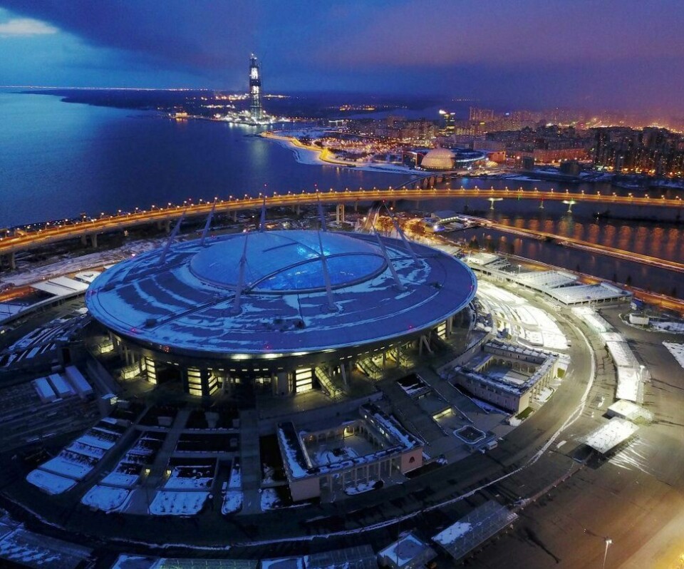 Krestovskij stadion i St. Petersburg er også kjent som Zenit Arena. I morgen spilles åpningskampen under prøve-VM her.