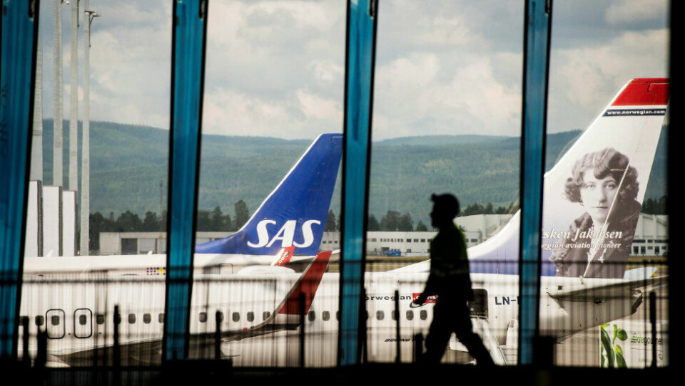 Flyselskapene SAS og Norwegian innfører nye gebyrer. Flyselskapene SAS og Norwegian innfører nye gebyrer.