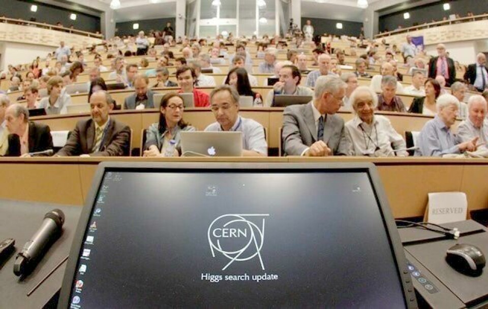 Tilhørere i foredragssalen ved CERN-laboratoriet ventet spent på de siste funnene fra jakten på Higgs-bosonet onsdag morgen