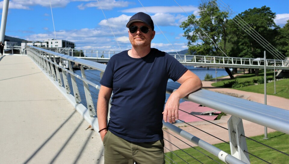 Tommy Olsen (39) mener fylkessammenslåingen i både Viken og Finnmark like gjerne kan oppløses. Olsen