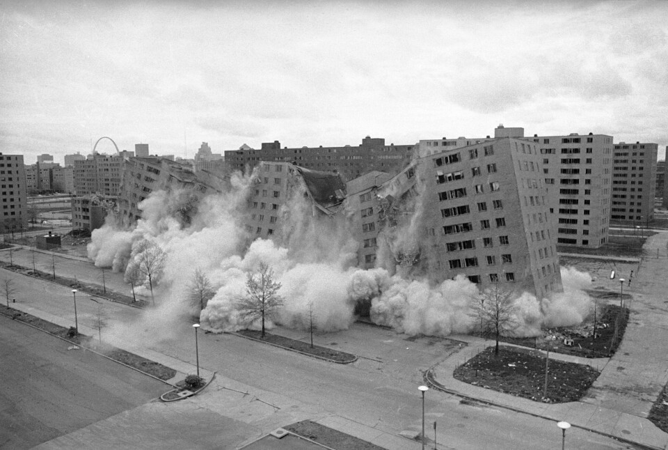 Boligprosjektet Pruitt-Igoe i St. Louis, Missouri ga så dårlige leve- og boforhold at det ikke hadde livets rett. På 70-tallet ble byggene revet. Boligprosjektet Pruitt-Igoe i St. Louis, Missouri.