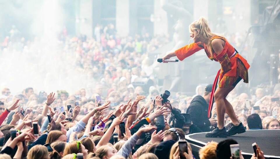 Julie Bergan fikk hele Norge til å nynne på hiten «Arigato» i 2016. Låta lå på VG-lista i hele 20 uker. Nå kommer hun til Elvefestivalen i august. Julie Bergan fikk hele Norge til å nynne på hiten «Arigato» i 2016. Låta lå på VG-lista i hele 20 uker.
