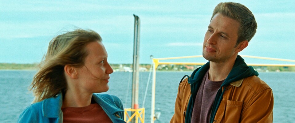 I sporene til en mester: Mia Wasikowska og Anders Danielsen Lie i franske Mia Hansen-Løves «Bergman Island». I sporene til en mester: Mia Wasikowska og Anders Danielsen Lie i franske Mia Hansen-Løves «Bergman Island».