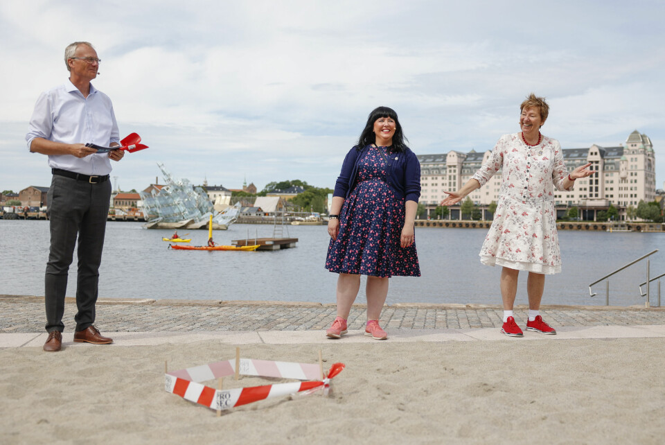 Kjell Kalland, adm. dir. i Hav Eiendom, Victoria Marie Evensen (Ap), byråd for næring og eierskap og Oslo-ordfører Marianne Borgen (SV) under åpningen av Operastranda i Bjørvika. Kjell Kalland, adm. dir. i Hav Eiendom, Victoria Marie Evensen (Ap), byråd for næring og eierskap og Oslo-ordfører Marianne Borgen (SV) under åpningen av Operastranda i Bjørvika.