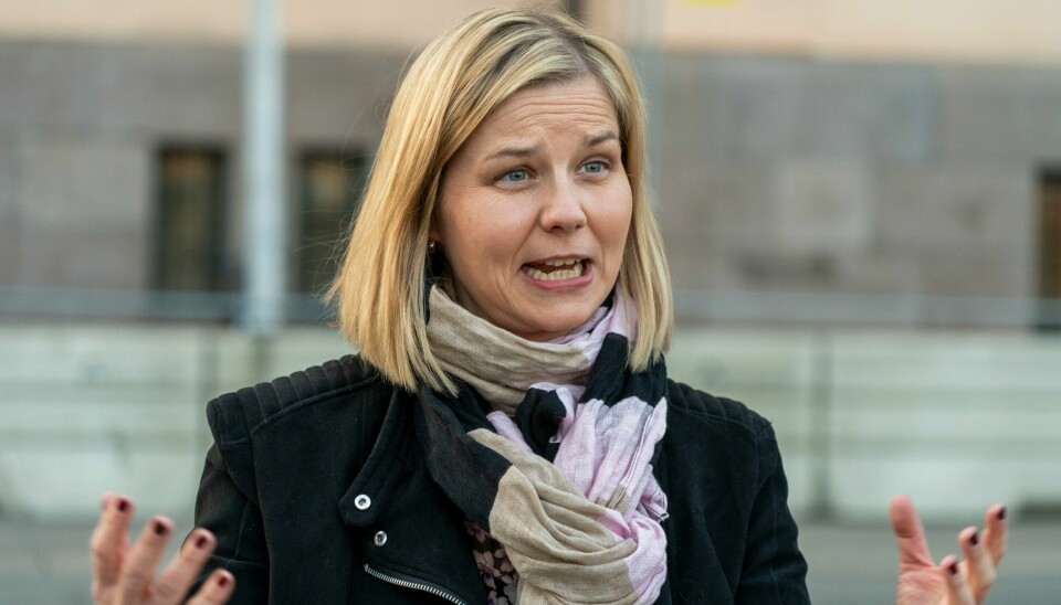 Kunnskaps- og integreringsminister Guri Melby (V) slår tilbake på påstandene om mangel på åpenhet og at hun har trukket i nødbremsen, når det gjelder nasjonale prøver. – Lærarspesialistar er med på å styrke skolens arbeid med blant anna tidleg innsats, og dei bidrar til å heve kvaliteten på undervisninga, seier kunnskaps- og integreringsminister Guri Melby (V). Foto: Terje Pedersen / NTB / NPK