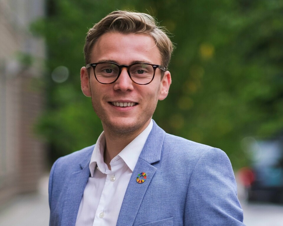 Henrik Pettersen Sunde i Ung i trafikken mener at elsparkesykliser burde bruke hjelm, men vedgår at ikke alle er like flinke som ham selv. Henrik Pettersen Sunde i Ung i trafikken