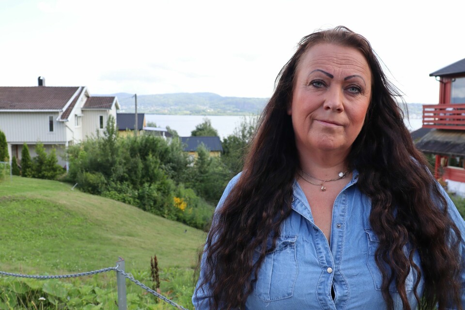 Lin Kristin Kartfjord Hornstuen Blir ofte vekket av hanegal klokken halv fem på morgen. Lin Kristin Kartfjord Hornstuen Blir ofte vekket av hanegal klokken halv fem på morgen.