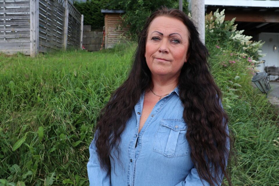 Linn Kristin Kartfjord Hornstuen og naboene sender nå skriftlig varsel til eieren av hanen. Lin Kristin Kartfjord Hornstuen og naboene sender nå skriftlig varsel til eieren av hanen.