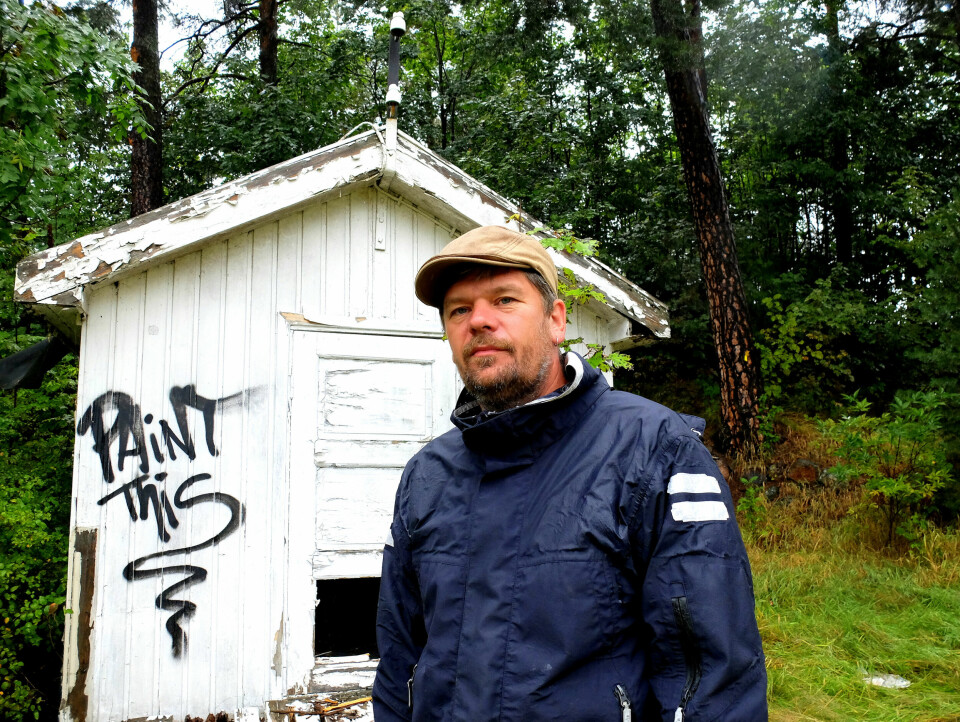 Kommunestyrerepresentant Ståle Sørensen (uavhengig) er bosatt på Åskollen og har selv høner i hagen. Ståle Sørensen på 'sitt' sted i Drammen: Lillekollen på Åskollen, den grønne lungen der Åskollen gård har fått forfalle i mange år. Nå skal det bygges nytt tett opptil den naturlige 'hundremeterskogen'.