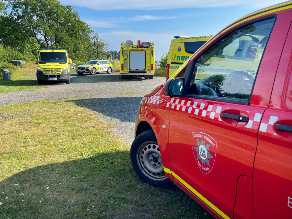 Det ble full utrykning til badeplassen ved Fuglevik camping tirsdag ettermiddag. Også et Sea King redningshelikopter ble sendt til stedet. Det ble full utrykning til badeplassen ved Fuglevik camping tirsdag ettermiddag. Også et Sea King redningshelikopter ble sendt til stedet.