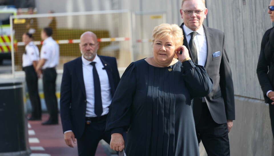 Statsminister Erna Solberg ankommer minnemarkeringen i regjeringskvartalet.Foto: Geir Olsen / NTB / POOL Statsminister Erna Solberg ankommer minnemarkeringen i regjeringskvartalet.Foto: Geir Olsen / NTB / POOL