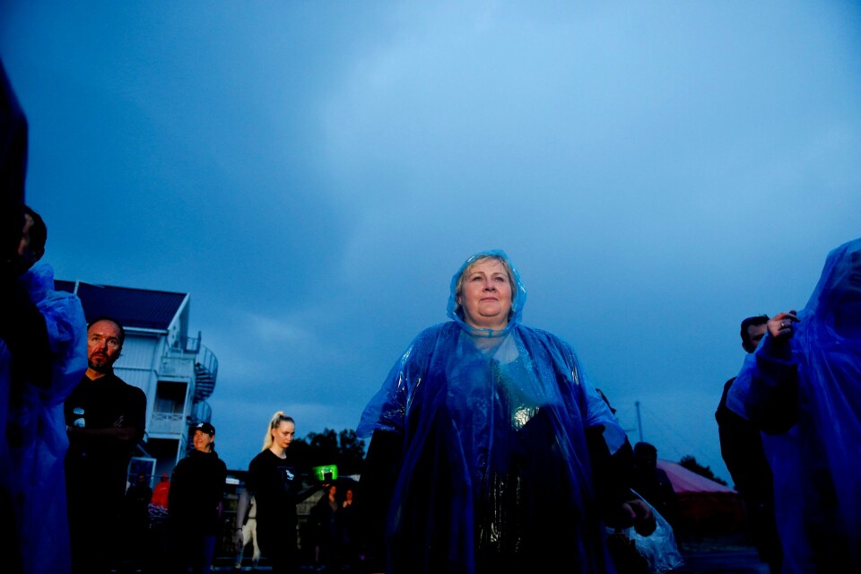 Ikke alle er invitert i Solbergs gode selskap, skriver innleggsforfatter. På bildet: Statsminister Erna Solberg (H) på valgkampturné før stortingsvalget 2021.