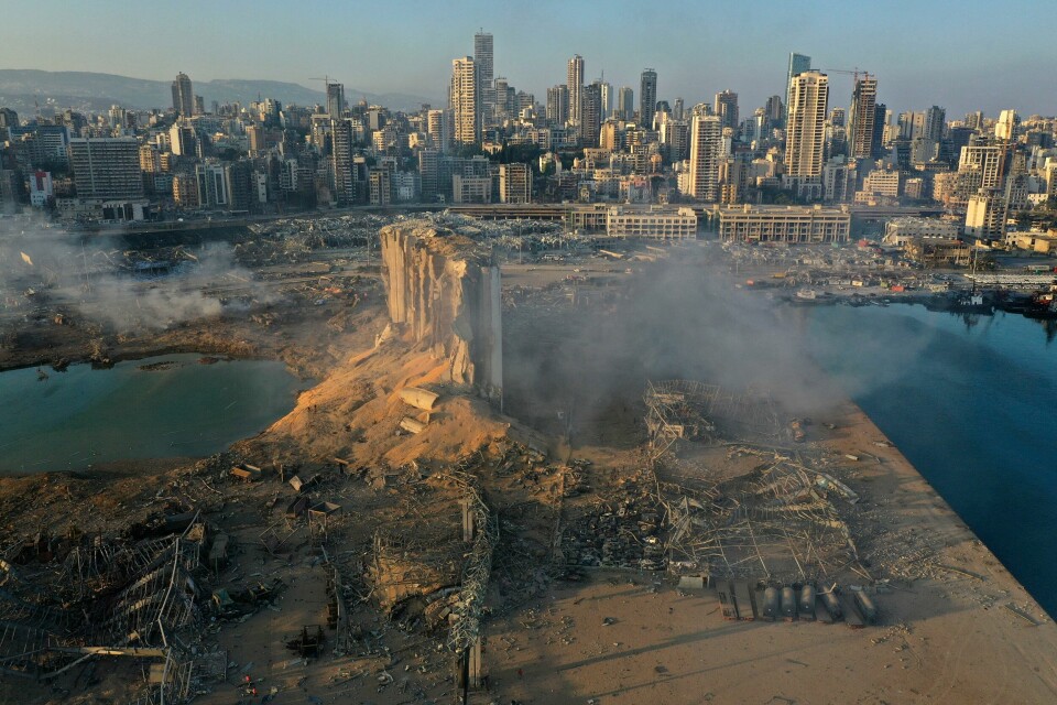 En enorm eksplosjon i Beirut havn tok livet av over 200 personer for ett år siden. Onsdag markerer Libanon ettårsdagen som en nasjonal sørgedag. Et dronebilde tatt dagen etter eksplosjonen 4. august i fjor.Foto: AP / NTB