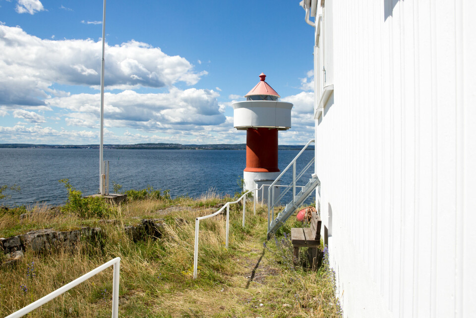 Også ved Gullholmen fyr i Oslofjorden, som tilhører Moss, ble det målt en snittemperatur på nesten 20 grader i juli, og en makstemperatur på opp mot 30. Også ved Gullholmen fyr i Oslofjorden ble det målt en snittemperatur på nærmere 20 grader i juli, og makstemperatur på nesten 30.