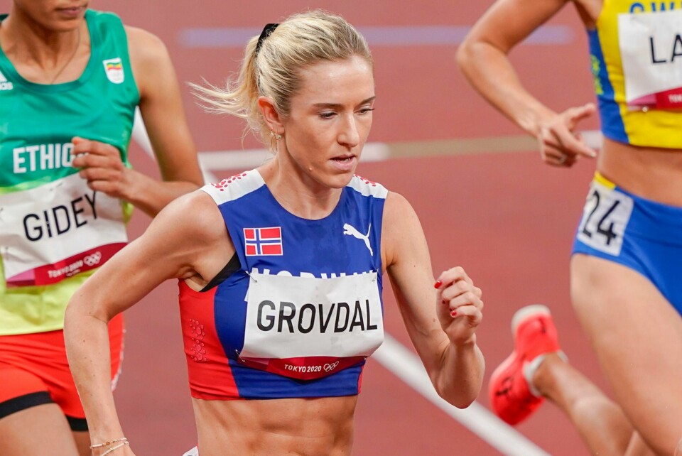 Karoline Bjerkeli Grøvdal underveis på 10.000-meteren på OL-stadion i Tokyo lørdag. Karoline Bjerkeli Grøvdal underveis på 10.000-meteren på OL-stadion i Tokyo lørdag. Foto: Lise Åserud / NTB.