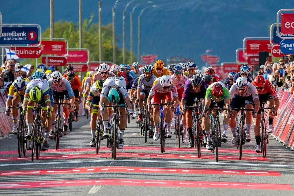 Sluttspurten på fredagens etappe i Arctic Race of Norway. Alexander Kristoff i grønn trøye ble så vidt slått av estiske Martin Laas. Sluttspurten på fredagens etappe i Arctic Race of Norway. Alexander Kristoff i grønn trøye ble så vidt slått av estiske Martin Laas. Foto: Rune Dahl / NTB