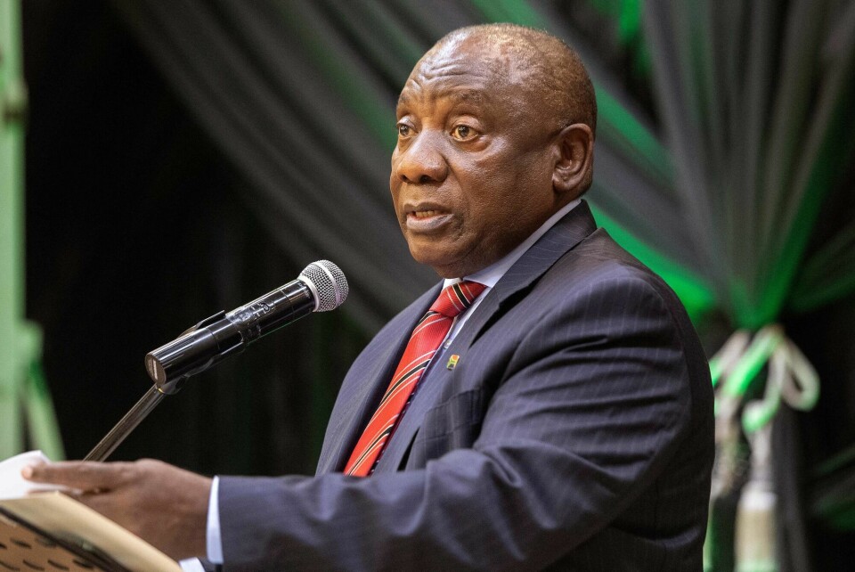 Sør-Afrikas president, Cyril Rampahosa, sier landet vil vaksinere langt flere i ukene som kommer. Sør-Afrikas president, Cyril Rampahosa, sier landet vil vaksinere langt flere i ukene som kommer.