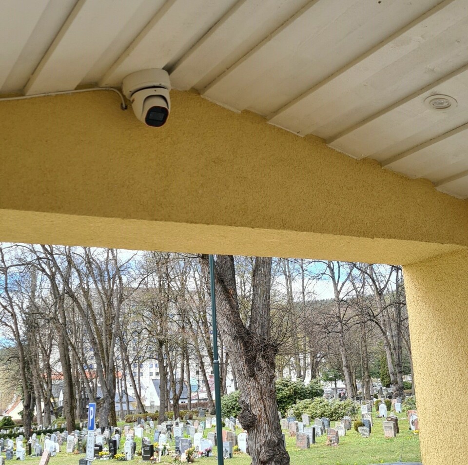 Drammen Sentrum Moske har tidligere satt opp kameraovervåking. Nå vurderes ytterligere tiltak for å bedre sikkerheten. Drammen Sentrum Moske