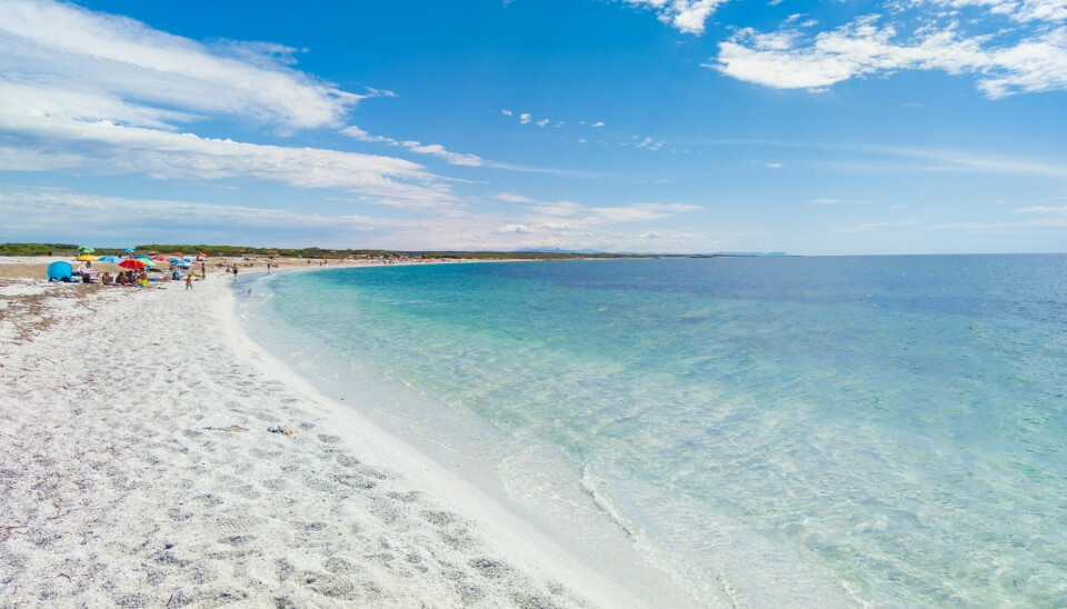 Sardinia er kjent for sine flotte strender, men plages av sand-stjelende turister. Sardinia er kjent for sine flotte strender, men plages av sand-stjelende turister.