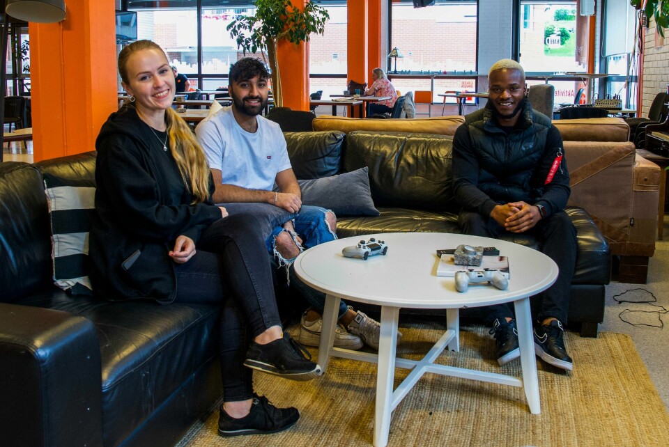 Skattkammeret møteplass, Kirkens Bymisjon i Drammen og Shutdown Events arrangerer gratiskonsert for ungdom i tilknytning til årets Elvefestival. Skattkammeret møteplass, Kirkens Bymisjon i Drammen og Shutdown Events arrangerer gratiskonsert for ungdom i tilknytning til årets Elvefestival.